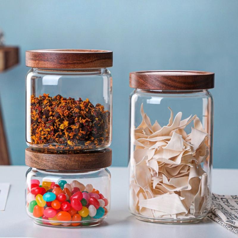 Hermetyczny szklany słoik z bambusową pokrywką na kawę, herbatę, przyprawy, zboża i cukier – nowoczesna organizacja kuchni i spiżarni