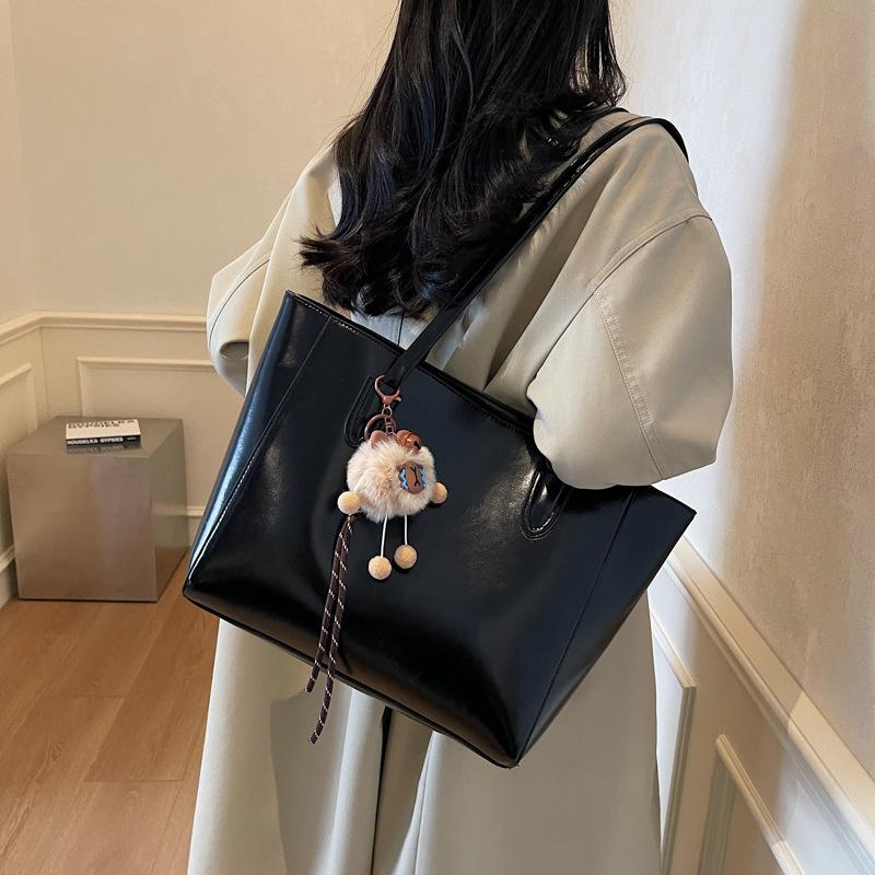 Large-capacity bag women's autumn and winter simple and versatile single shoulder mother and child bag 2025 new leisure work commuter tote bag