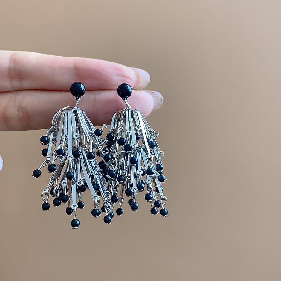 Silver Needle High-End Tassel Earrings – Elegant, Fashionable, Simple Design with a Unique Touch.