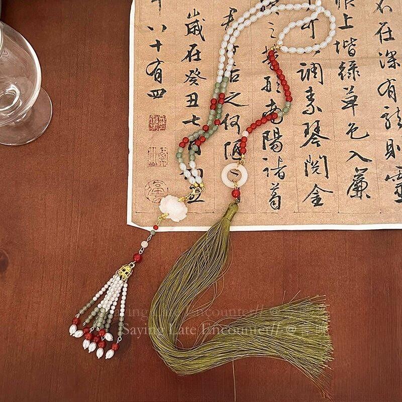 Hanfu im antiken Stil mit extra langen Quasten und weichen Anhängern. Tägliche Halskette und Colliers im Vintage-Stil, sehr vielseitig, im traditionellen Stil.