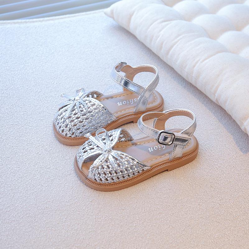 Girls bag head sandals fashion princess shoes summer 2025 new children's beach shoes girls hollow woven sandals