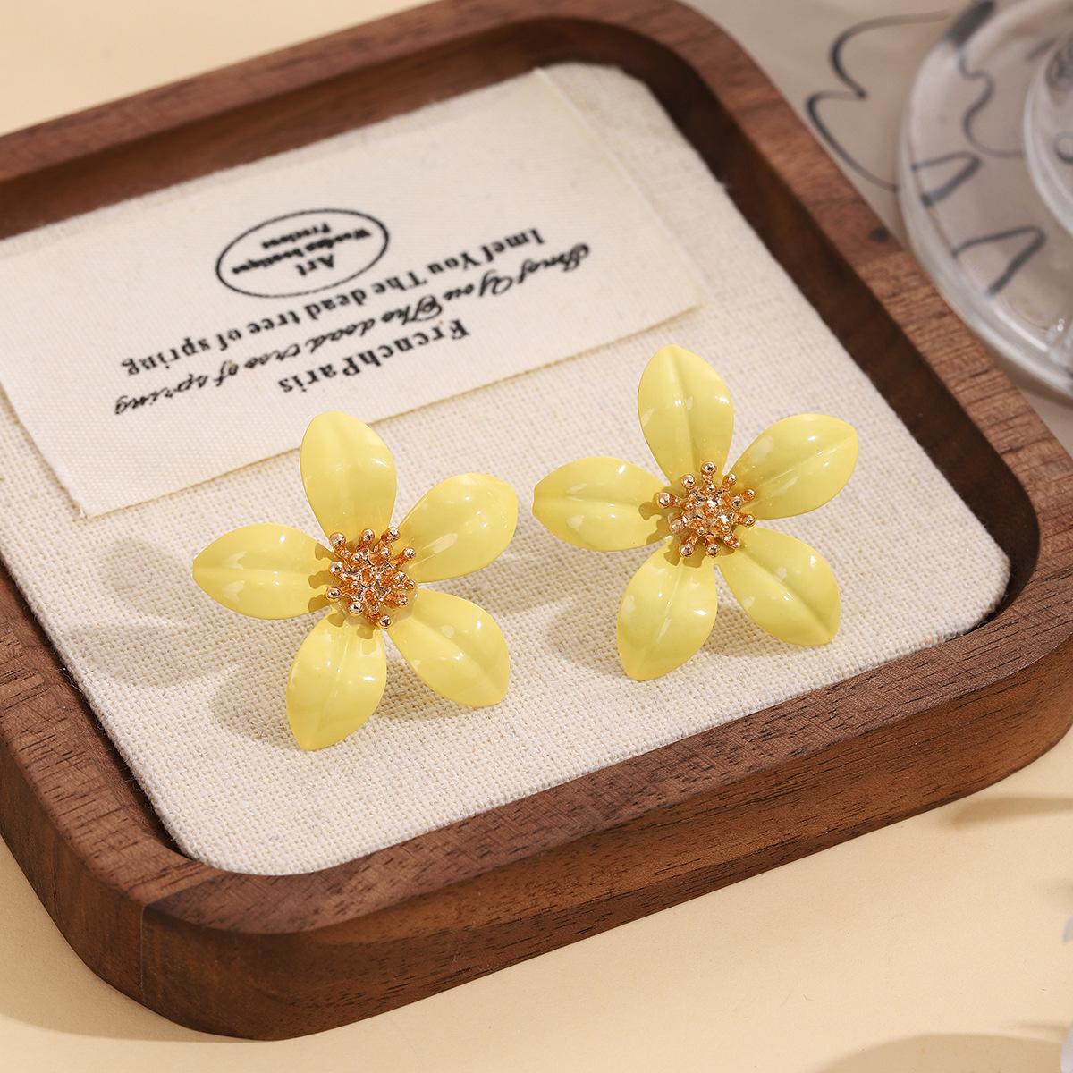 

925 Spring And Summer Flower Earrings Female Sweet Girlish Temperament Metal Spray Paint Five-Leaf Flower Stud Earrings