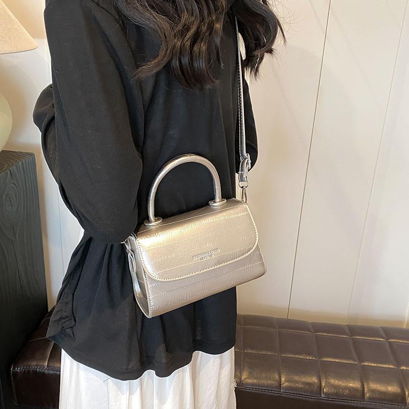 Trendy And Chic Women's Small Shoulder Bag Perfect For Casual Summer Outings In Multiple Colors