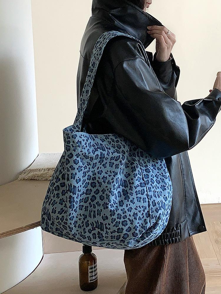 Korean ins retro leopard print canvas bag fashion niche versatile shoulder underarm bag large capacity commuter tote bag