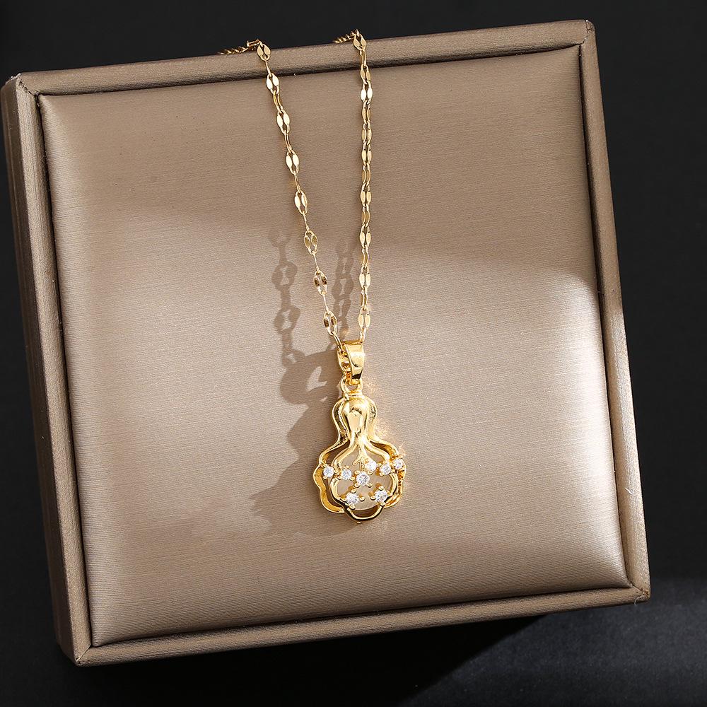 Elegante Pingente de Cabacinha com Fecho de Paz de Jade - Corrente para Clavícula em Aço Titânio no Estilo Chinês Retro