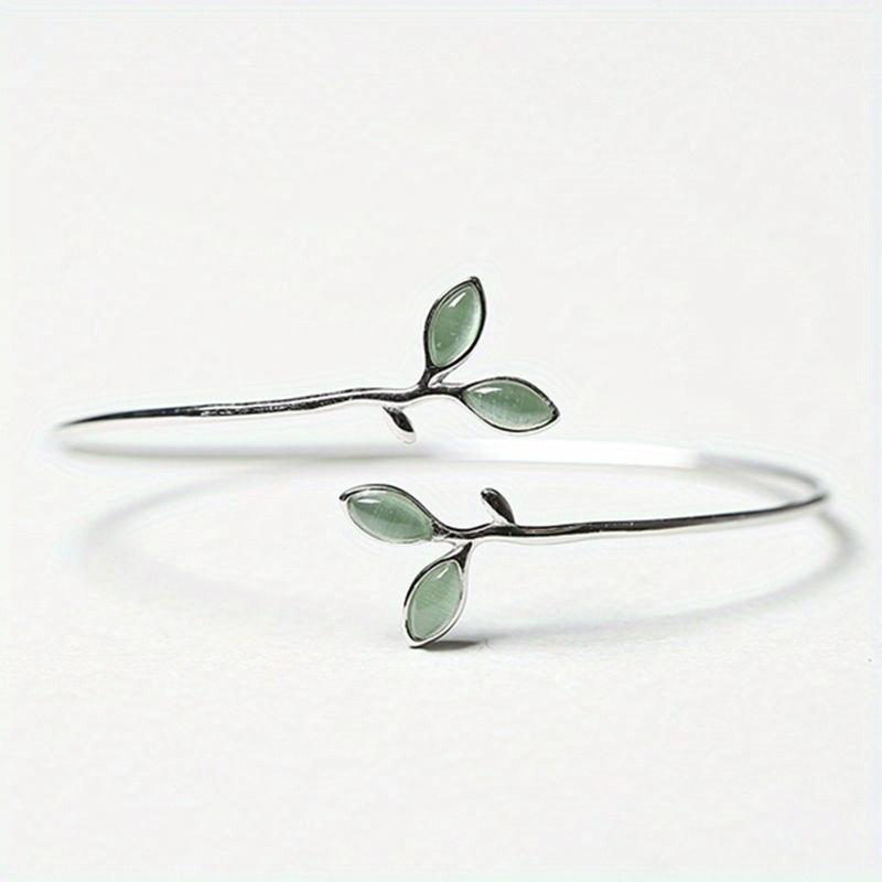 

1PC Adjustable Mint Green Leaf Bracelet, Stylish Everyday Accessory, Delicate Bracelet for Casual and Formal Settings срібний