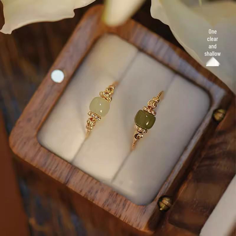 

Adjustable Floral Jade Bead Ring - Women s Retro Chinese Style Luxury Design