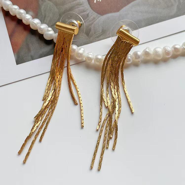 Stříbrné střapcové dlouhé visací náušnice: Luxusní, Vynikající Design s Dotekem Elegance.