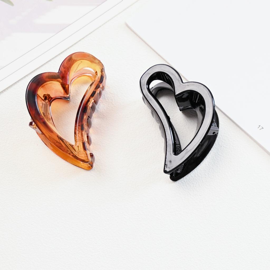 Plastic  Hair Claw Clip for Girls and Women Heart Shape Medium Size Hair Crabs Hair Accessories