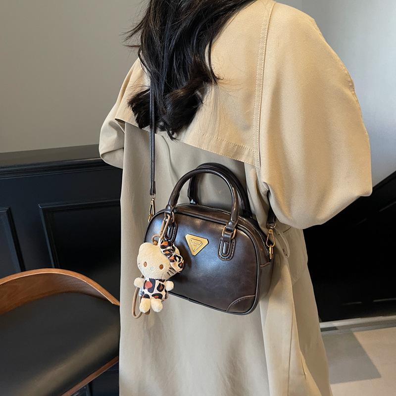 Retro Design Handbag 2025 New Niche Design Commuter Messenger Bag Matte Texture Shoulder Bag