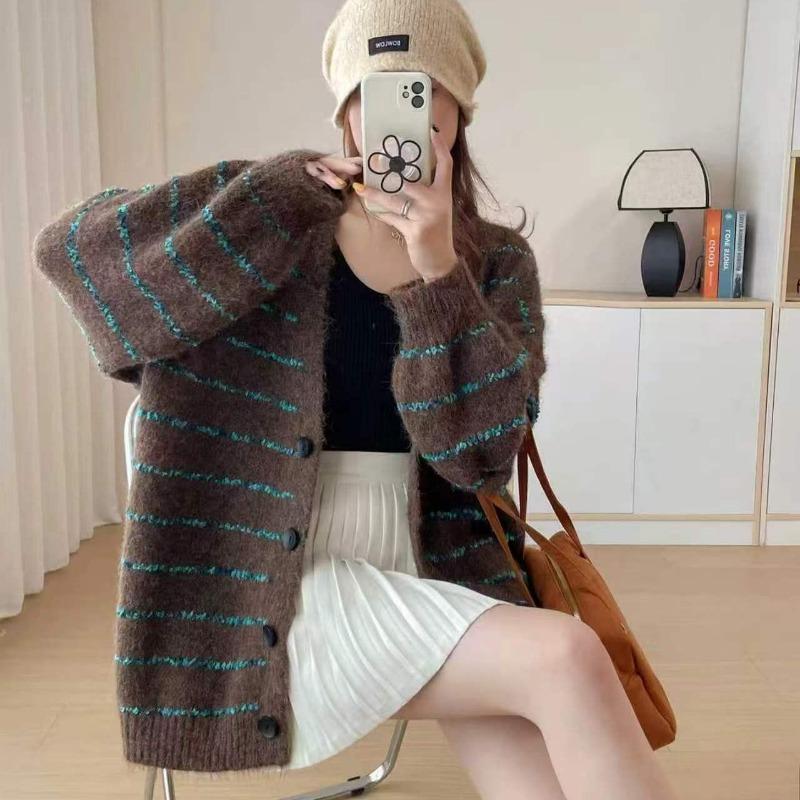 

Осень и зима новая мода контрастный цвет полосатый V-образный вырез вязаный кардиган женский свободный и тонкий ленивый ветер свитер куртка one size fits all