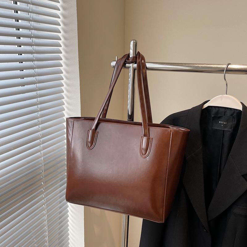 

Нова жіноча сумка великої місткості 2025 року: Універсальна робоча сумка для матері та дитини на одне плече, осінь/зима without Pendant коричневий