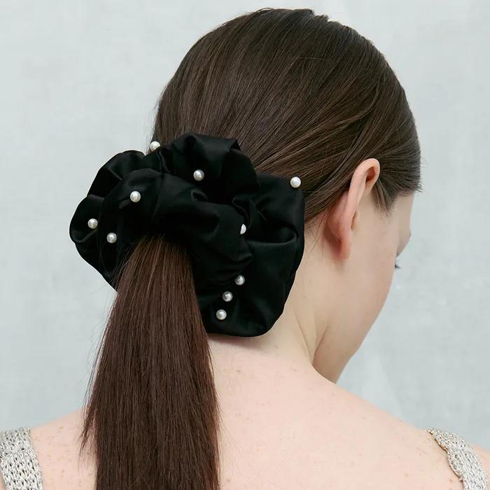 Bella Pearl Scrunchie_VH2534HB006M
