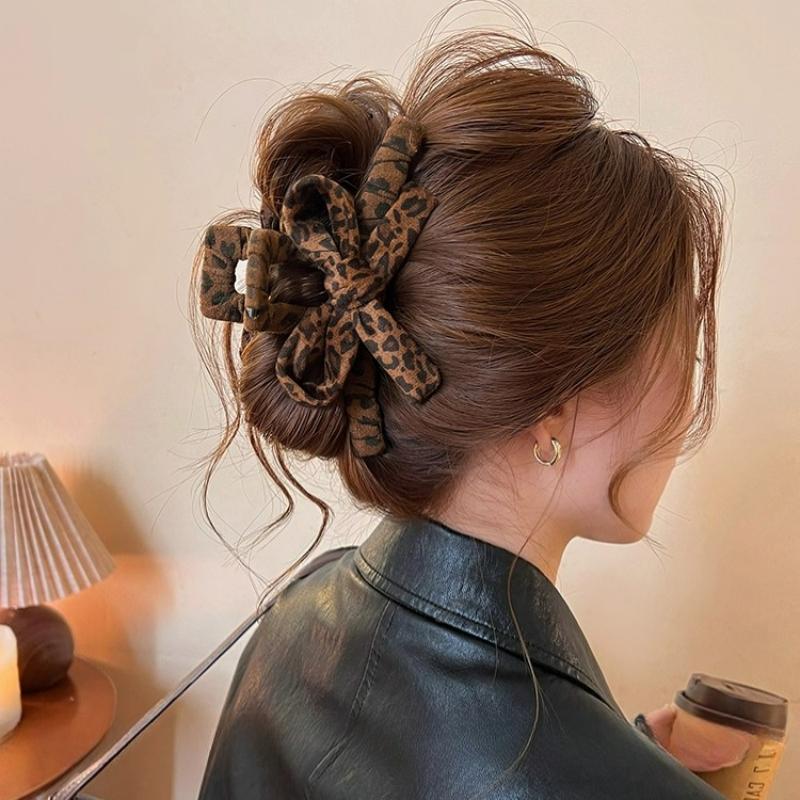 

Leopard print bow clip, elegant large shark clip, new autumn and winter back of the head hair clip, stylish clip