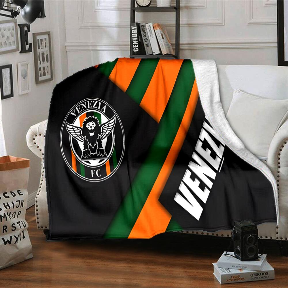 Vene-zia Fußball Flanelldecke, Weiches Polyester, Modernes Design, Ganzjahres für Camping, Reisen, Geschenke für Feiertage oder Geburtstage
