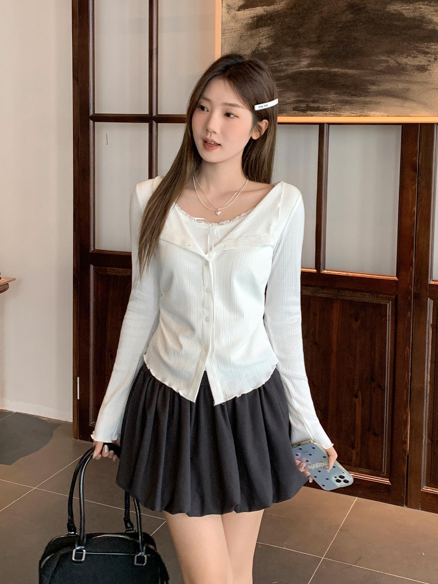 

Half-open collar fake two-piece lace splicing long-sleeved T-shirt women s early autumn fungus edge design bottoming shirt top S белый