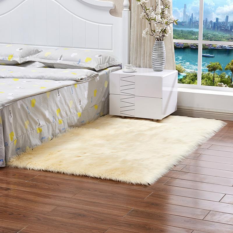 Thickened Carpet for Bedroom and Living Room, Bedside Rug, Home Use Faux Fur Plush Carpet, Dirt-Resistant and Easy To Maintain