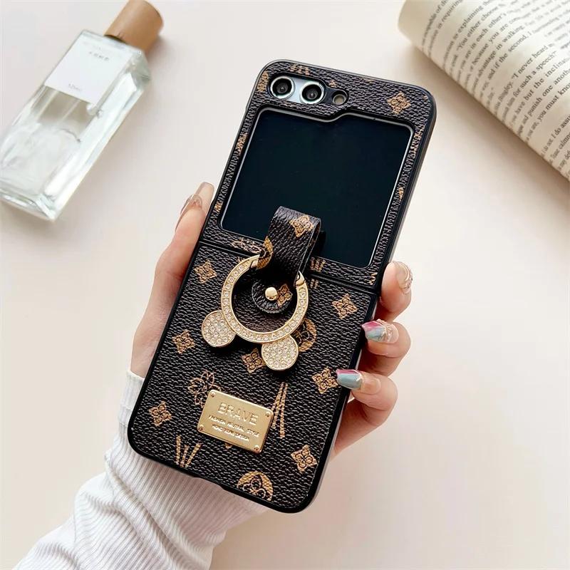 Luxury Retro Pattern Phone Rings Case for Samsung Galaxy Z Flip 5 4 3 5G Shockproof Chain Bracelet Back Women Cover