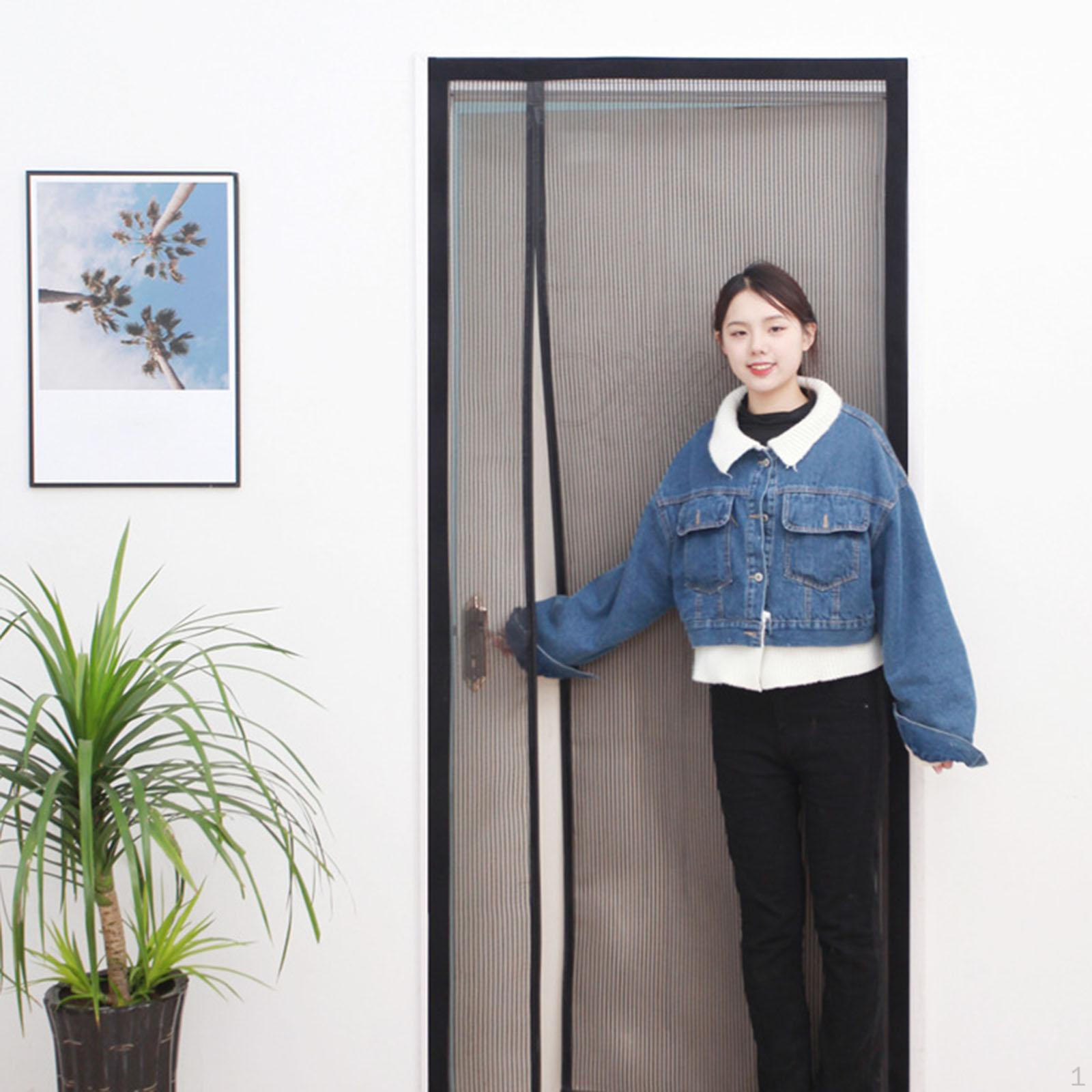 

Дверная сетка с магнитным экраном и удобной застежкой позволяет ветру проникать в занавеску Gray Strips