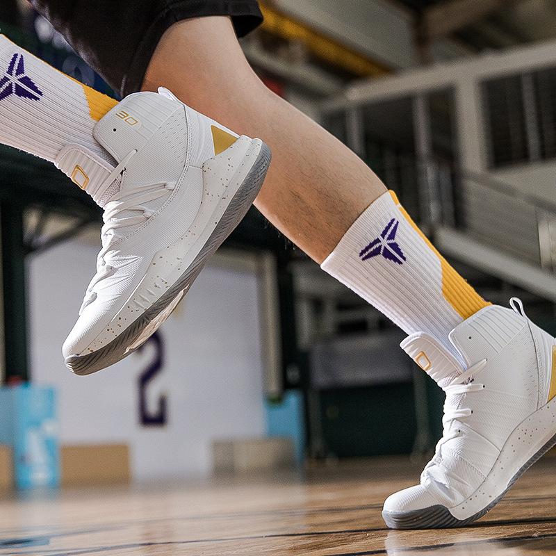 

Couple sports basketball shoes spring and autumn new medium and high top breathable sneakers fashion trend young men s shoes 36