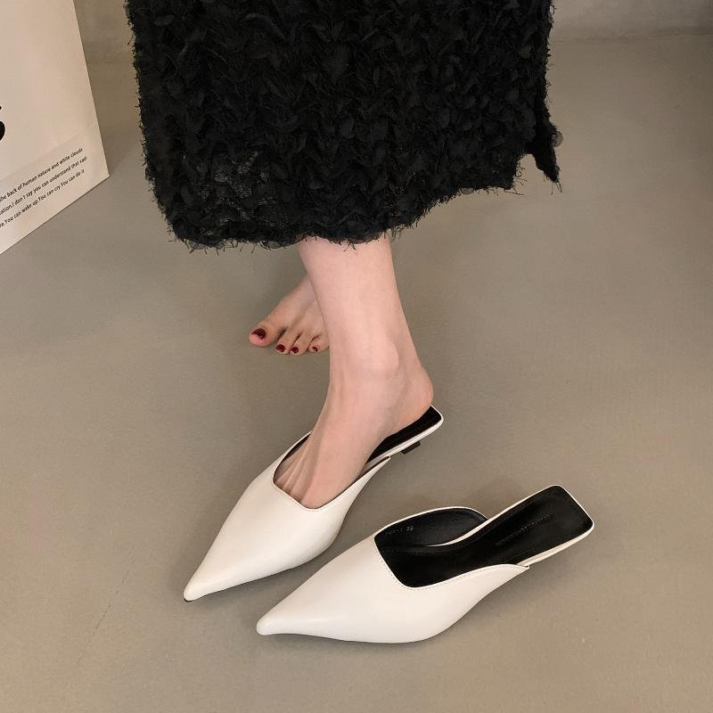 Neue Frühling Sommer Niedriger Absatz Damen Mules Hausschuhe Mode Zehenbedeckung Zum Hineinschlüpfen Slide Damen Weiches Leder Partykleid Sandalen