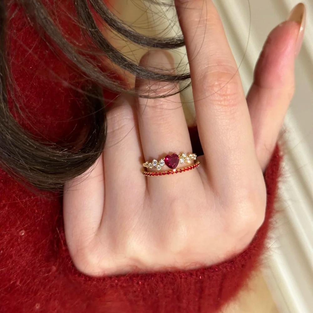 French Vintage High Carbon Small Heart Ring for Women Fashion Light Luxury Red Corundum Diamond Ring