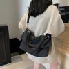 Casual big bag women's new popular lightweight shoulder bag large capacity messenger bag class commuter bag