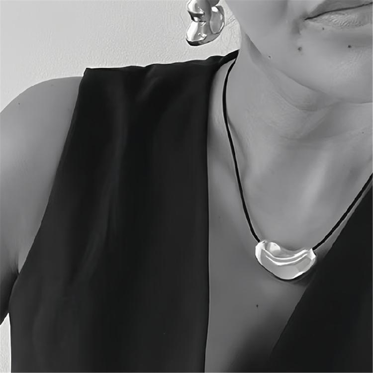 Fashionable Swirl Pendant Leather Rope Necklace Multipurpose Adjustable Length for Personalize Trendy Adults Daily Use