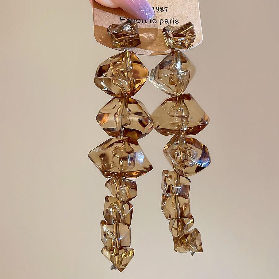 Silver Needle Geometric Stud Earrings: Retro, Light Luxury, Versatile Fashion, Elegant Accessories.