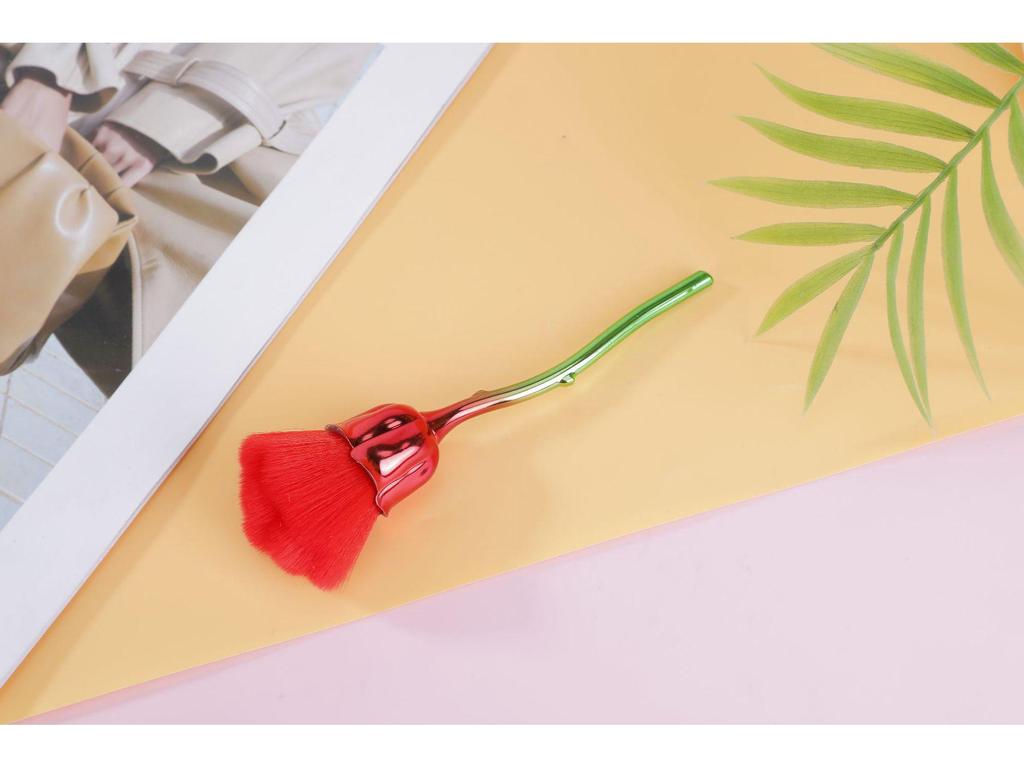 Rose Flower-Shaped Makeup Brush - Soft Bristle, Electroplated Handle, Ideal for Loose Powder, Blush, Nail Art Dust.