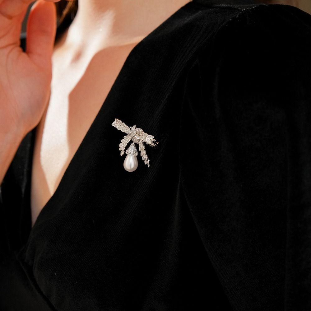 Korean Style Rhinestone Butterfly Brooch Badge Rhinestone Brooch Personality Suit Collar Pin Daily