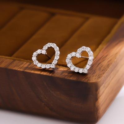 Elegantní náušnice ve tvaru srdce osázené diamanty pro ženy