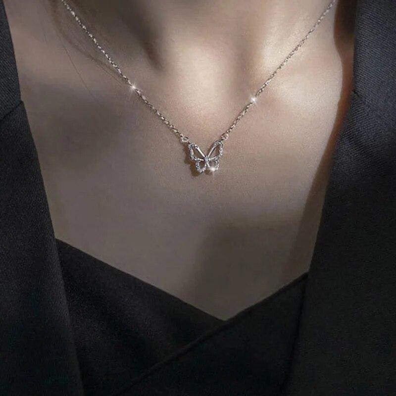 Korejská verze Akrylový náhrdelník s motýlkem pro ženy Náhrdelník s motýlkem zlaté barvy Jednoduché elegantní šperky velkoobchod