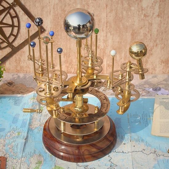 45.72 cm Luxury Art Piece for Book Shelves Brass and Steel Orrery A Larger Model of the Solar System with planets