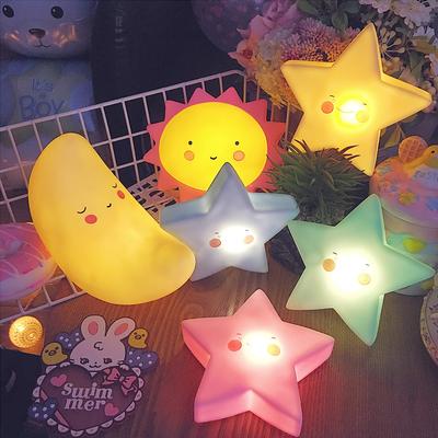 Kind Dekor LED Nachtlicht Schlaf Lampe Stern Sonne Wolke Baby süßes Geschenk
