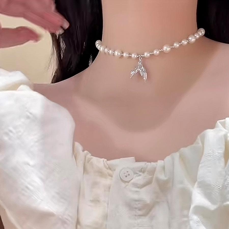 Pearl fishtail beaded pendant necklace retro simple high-end collarbone chain light luxury versatile niche jewelry