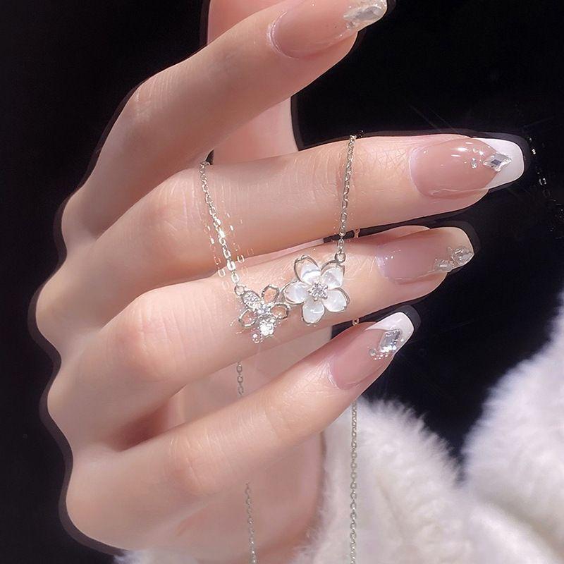 Korean Pearl Necklace: High-End Silver Clavicle Chain with Niche Design, Perfect for Light Luxury and Sweater Pendants.