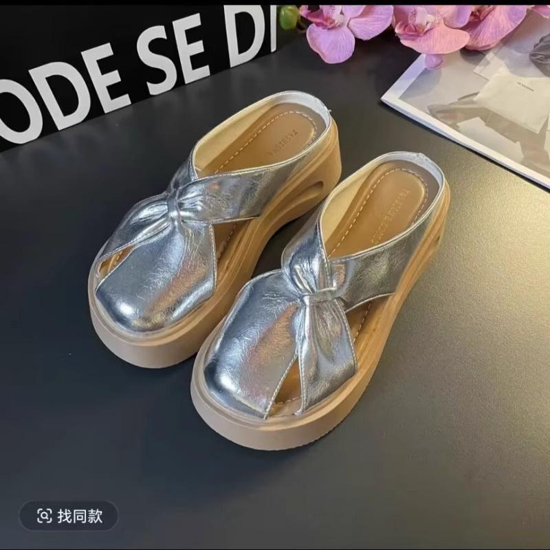 

Thick-soled bag head half slippers women s 2025 new summer wear lazy one-pedal cool slippers women s summer versatile slippers 40 серебряный