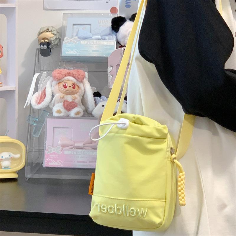 New Korean version solid color shoulder bag light travel personality leisure niche small square bag versatile literary messenger bag women