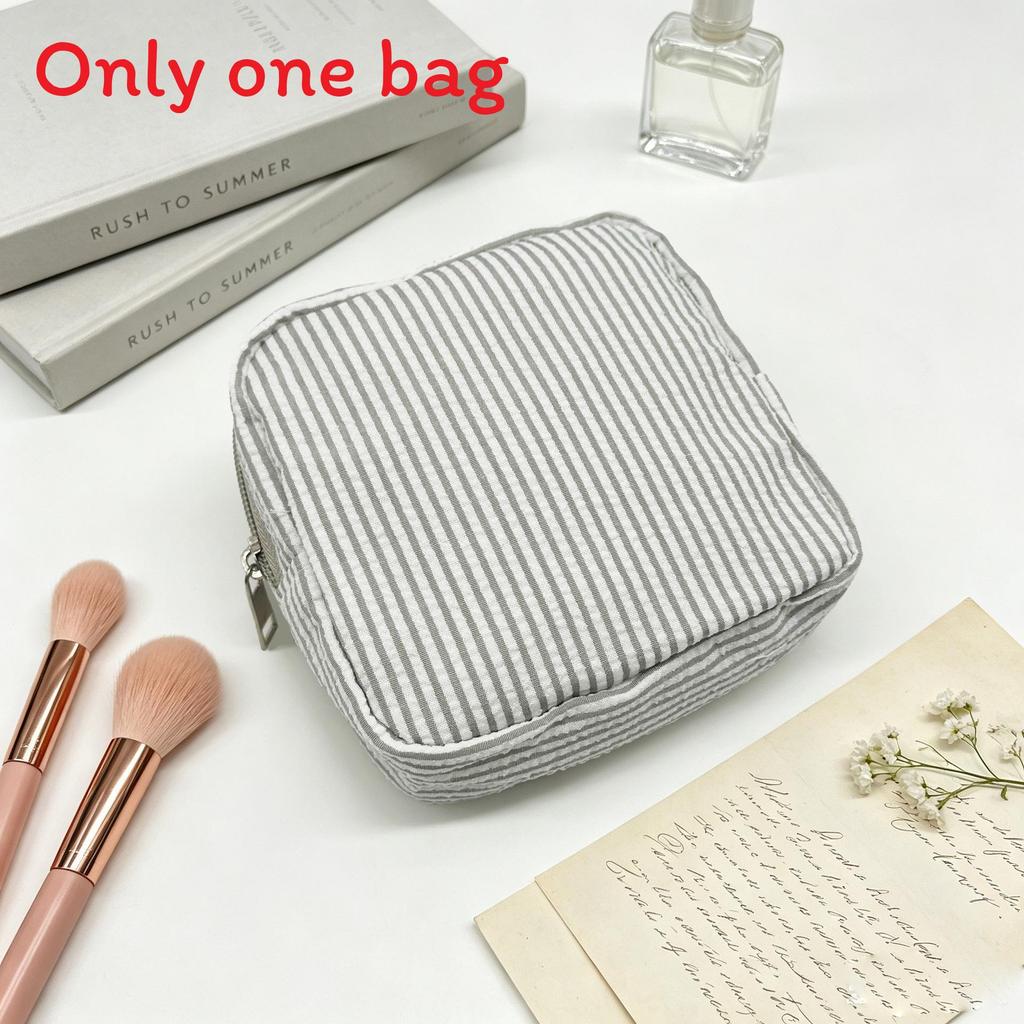Travel Organizer Bag With Bubble Mesh Fabric For Womens Makeup And Small Accessories