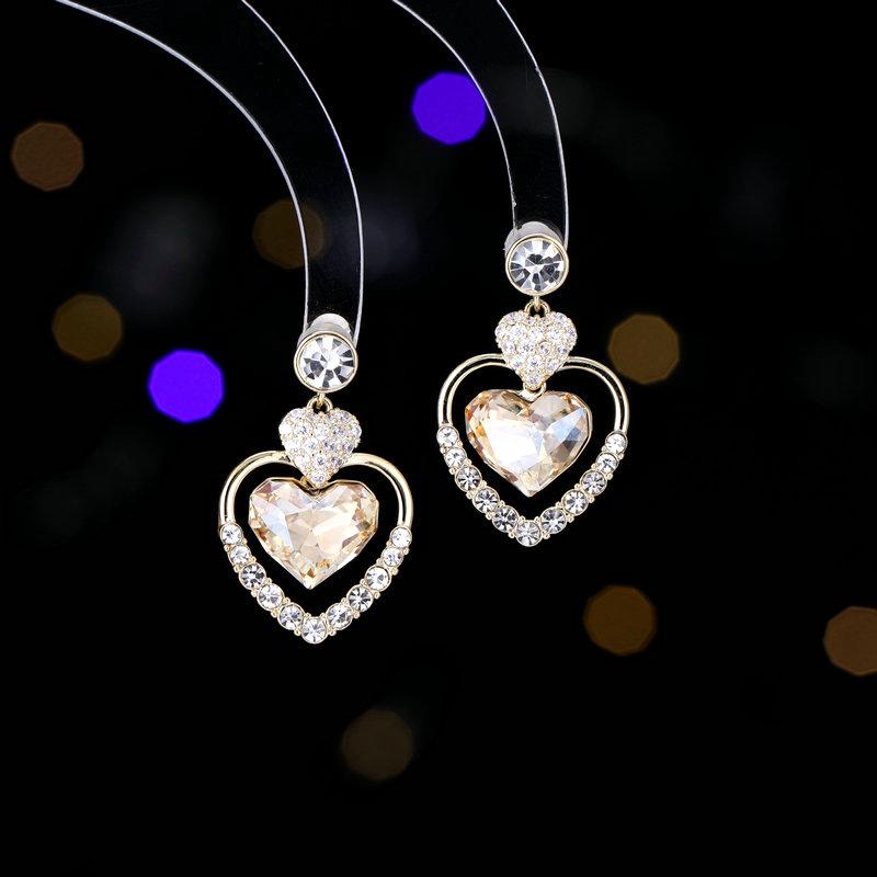 Ladies' Light Luxury Design Elegant And Sweet Heart-Shaped Earrings Fashionable And Versatile Niche Design Earrings