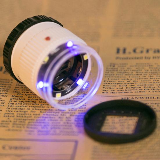 Lupa na bižuterii s 30x čočkovou válcovou lupou a LED světlem