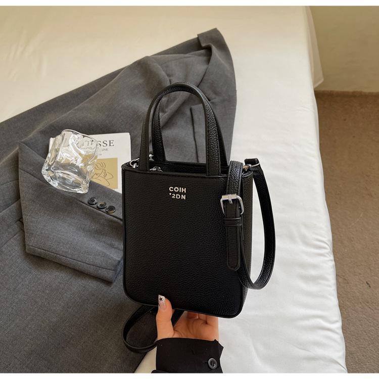 Small Mobile Phone Bag Women 2025 Summer New Simple Portable Messenger Bag Casual Simple Fashion Travel Small Square Bag