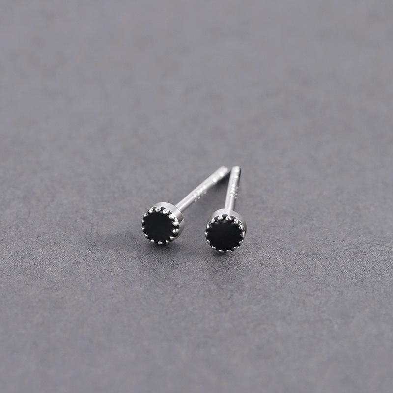 Minimalist men's earrings with a high-end feel, trendy single piece for ear piercing, cool and stylish niche men's earrings