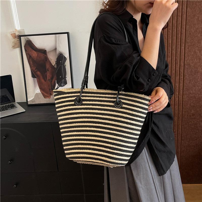 Fashion Straw Woven Large-capacity Bag Women's Spring and Summer New Woven Shoulder Bag Beach Travel Photo Tote Bag