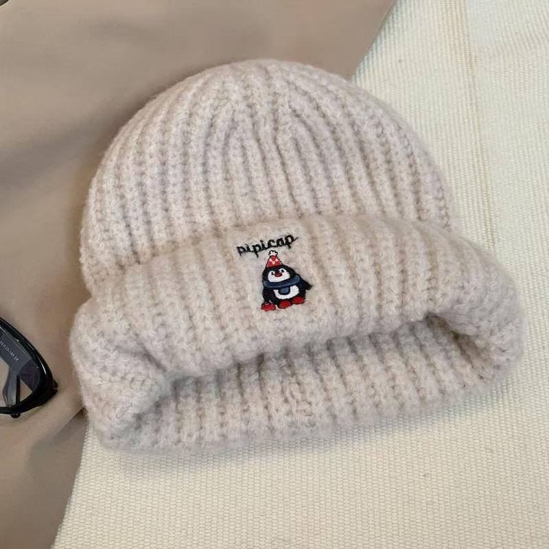 Hat Female winter knitted hat Big head circumference Cute penguin wool hat Show a small face Cold-proof warm windproof cold hat Versatile