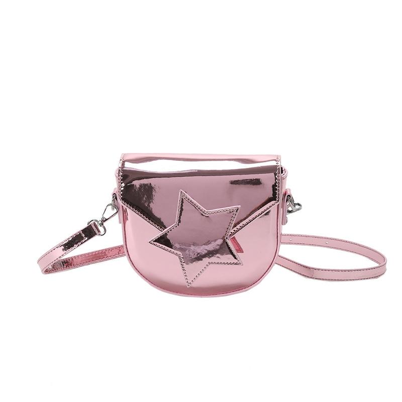 

This year s popular bag new 2025 Mori candy color foreign style single shoulder personality oblique women s bright face saddle bag рожевий