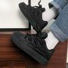 Le nuove scarpe retrò da pane sono alla moda e versatili, e le scarpe da skate sono casual