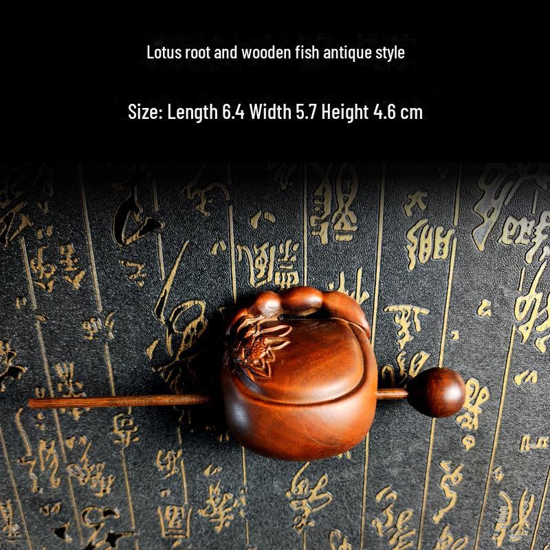 Portable Boxwood Percussion Meditation Instrument: Mini Wooden Fish Carving, Perfect as a Gift or Decorative Ornament.