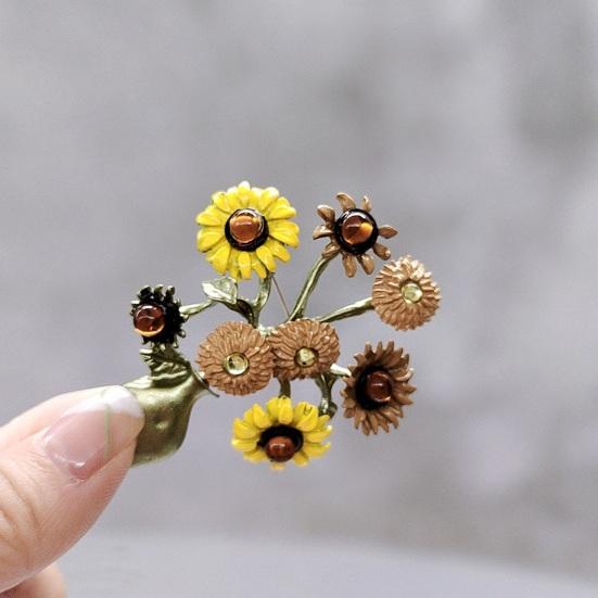Sunflower Bouquet Shape Brooch with Shiny Rhinestones Flower Plant Pin Suit Lapel Badge Clothing Accessories Wedding Gift